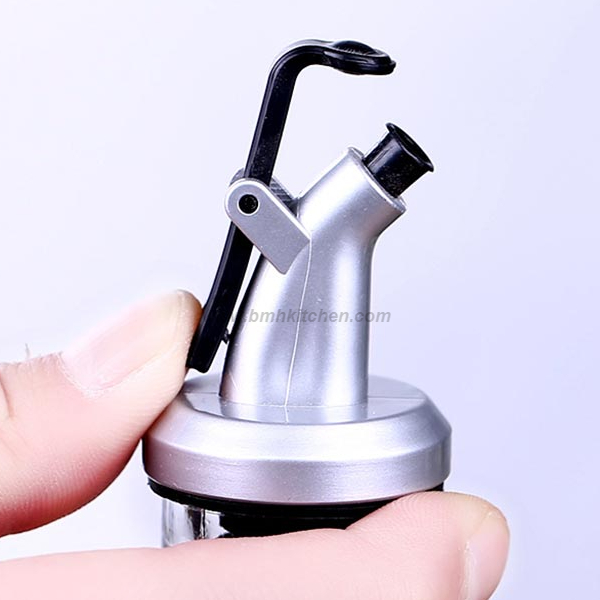 Spout Oil Bottle with Pourer