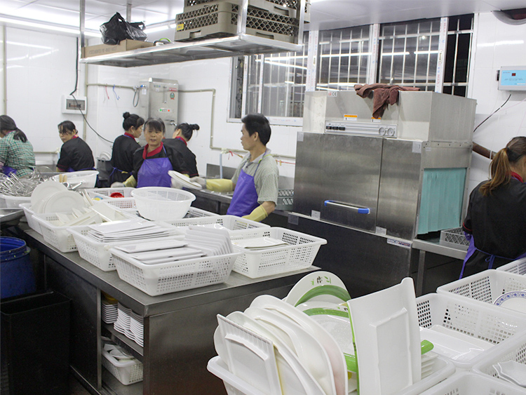 restaurant dishwasher