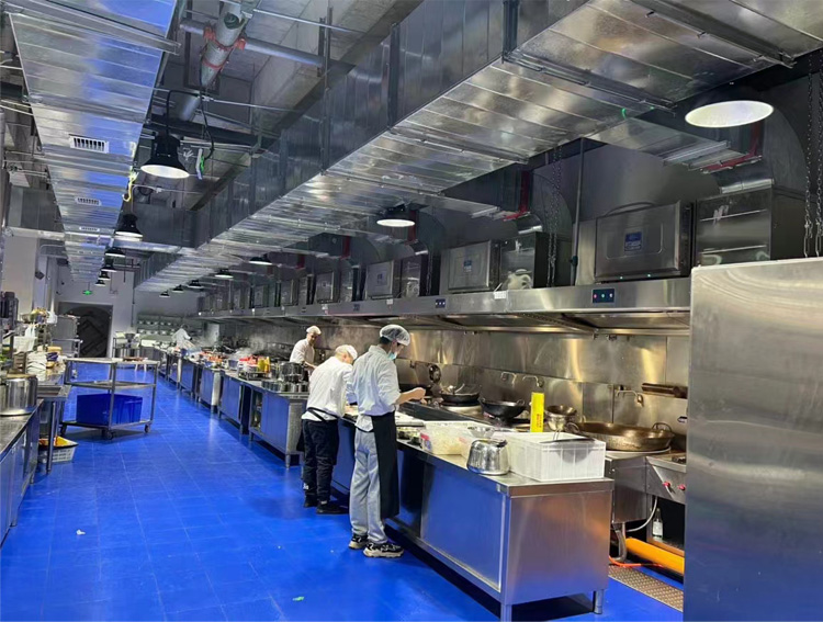 wall-mount-range-hood-in-stainless-steel